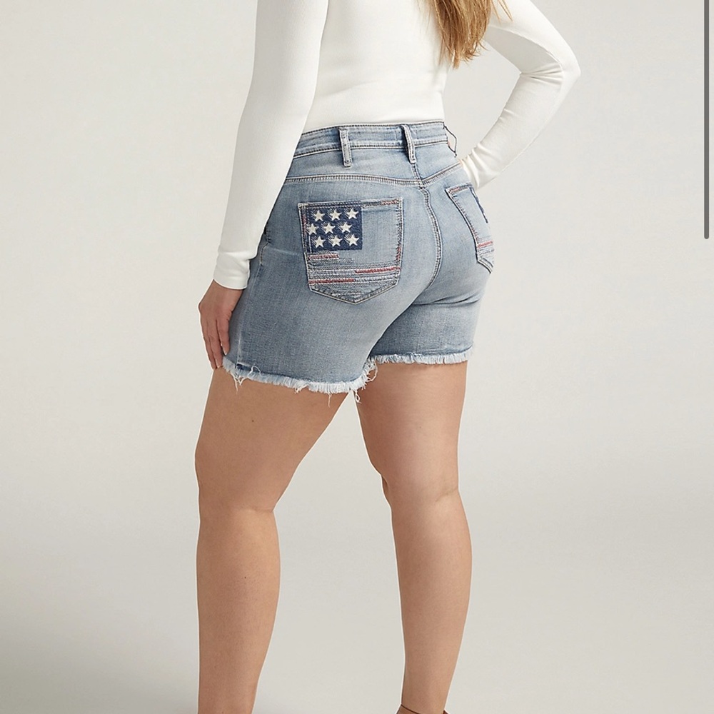 Plus Silver Jeans Co. Americana Luxe Suki Mid Rise Shorts